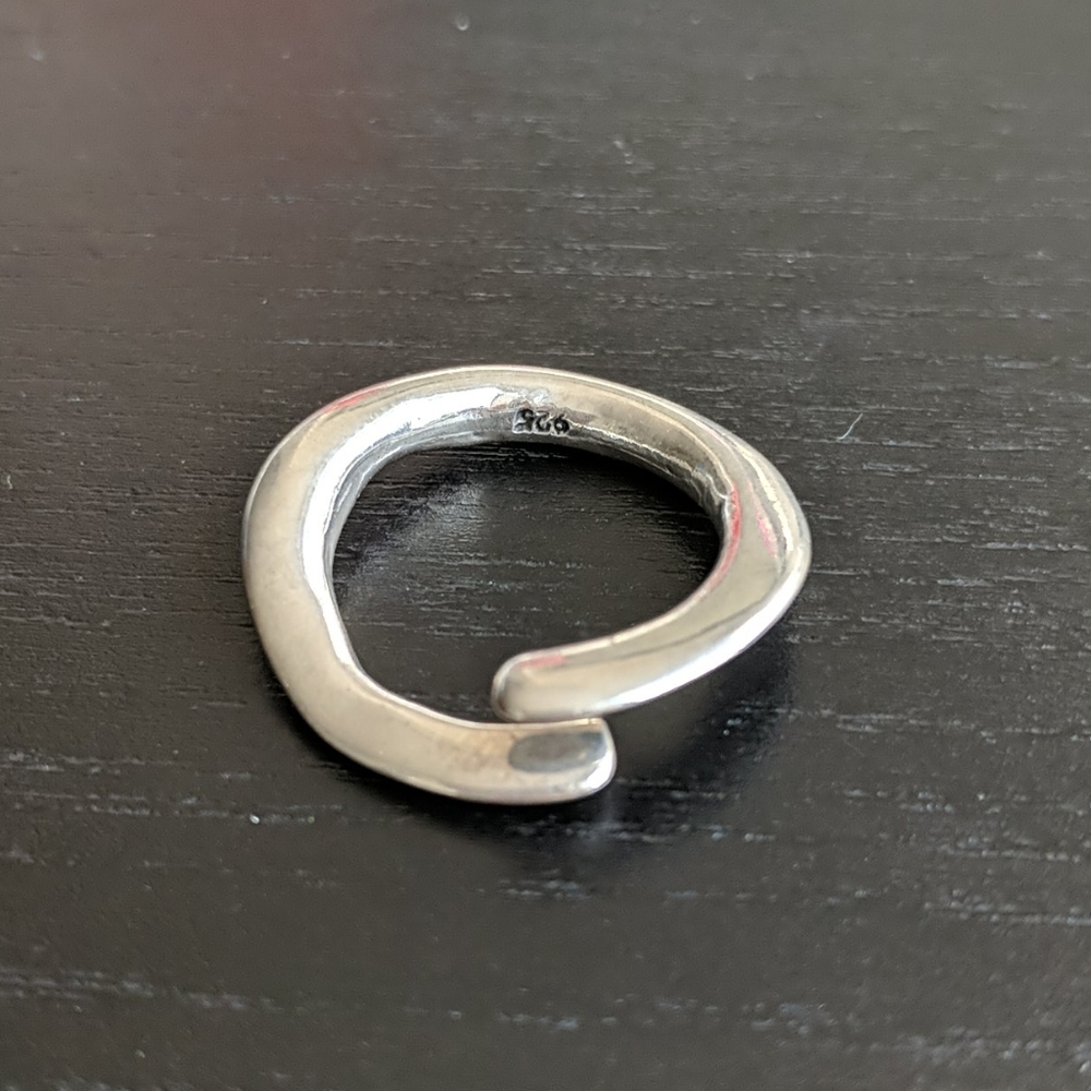 Silver ring - Picture 2 of 3